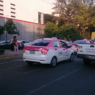 Fallecen cuatro personas tras volcadura en Periférico del DF