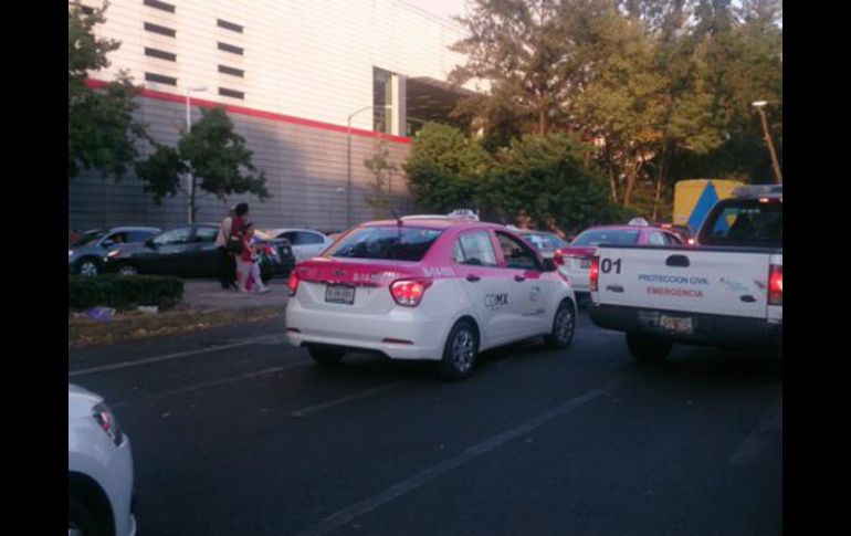 Ministerio Público y policías de la UPC Xotepingo, acudieron para dar fe de los decesos. TWITTER / @tansilva1978