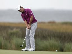 Kisner apuntó ayer en su tarjeta 7 birdies y un bogey para acabar con 6 golpes bajo el par. AFP / M. Sullivan