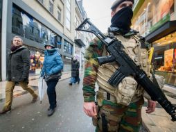 Soldados vigilan las calles tras la advertencia sobre ataques terroristas similares a los de París. EFE / S. Lecocq