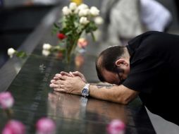 Las ceremonias con flores, velas, fotografías y recordatorios pueden ayudar porque las personas se necesitan unas a otras. EFE / ARCHIVO