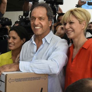 Daniel Scioli vota y agradece a Cristina Fernández