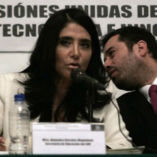 Reanudan clases en prepas del DF