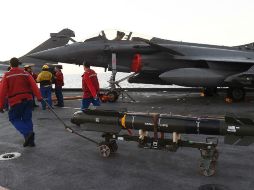 Sus 26 aviones (18 Rafale y ocho Super Etendard) triplican la capacidad ofensiva del dispositivo francés en la zona. AFP / A. Poujpulat