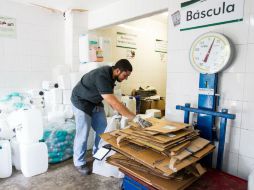 Labores de reciclaje en el Hospital San Javier, institución médica ejemplo de buenas prácticas en materia ambiental. EL INFORMADOR / P. Franco