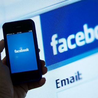 Facebook se compromete a censurar a xenófobos en Alemania