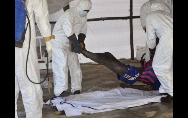 Un adolescente de 15 años es el primer paciente de ébola en el país desde que se declarara libre de la enfermedad por segunda ocasión. AP / ARCHIVO