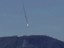 Los rebeldes informan que balearon a dos pilotos mientras descendían en paracaídas y uno murió. EFE /