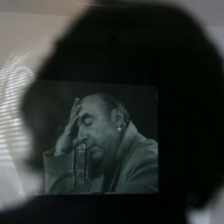 Biógrafo español señala que Neruda pudo ser asesinado