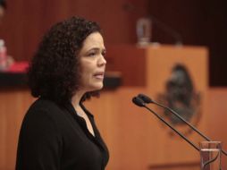 La senadora panista Mariana Gómez detalla que la iniciativa por reformar el artículo 81 de la Constitución Política. TWITTER / @SenadoresdelPAN