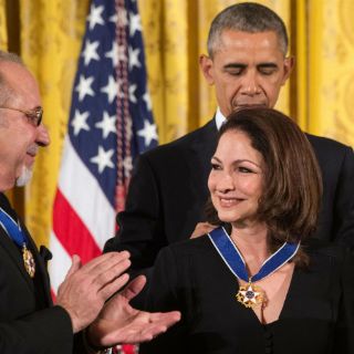 Obama entrega máximo galardón a Emilio y Gloria Estefan