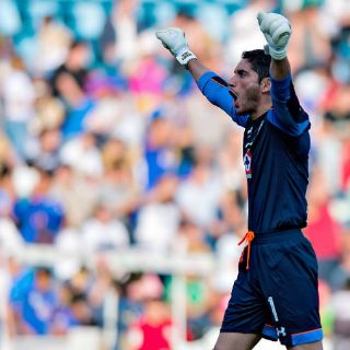 'Chuy' Corona desmiente salida de Cruz Azul