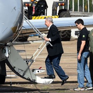 Arrestan a senador oficialista en Brasil por escándalo en Petrobras