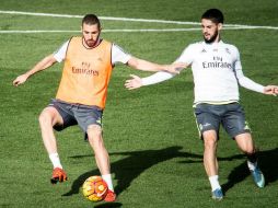 Isco (d) fue acusado de acción violenta estando el juego detenido. EFE / ARCHIVO