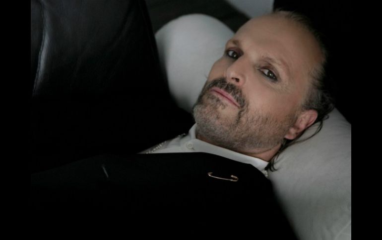 El cantante asegura estar muy feliz por su alianza y sabe que no pudo elegir mejores compañeros de viaje. TWITTER / @BoseOfficial