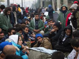 A partir de hoy, los viajeros deberán portar documentos que acrediten su identidad, así como permitir que uniformados los registren. EFE / G. Licovski