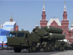 Los S-400 tienen la capacidad de alcanzar blancos dentro de un rango de 400 kilómetros. AP / A. Zemlianichenko