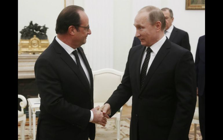 Putin elogia los esfuerzos de Hollande para formar una coalición antiterrorismo. AFP / S. Chirikov