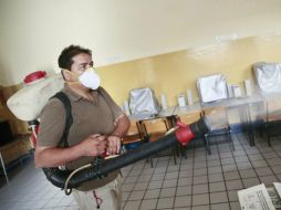 Autoridades federales de salud aseguran que seguirán con las nebulización de calles y la fumigación en los hogares. EL INFORMADOR / ARCHIVO