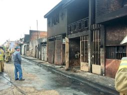 Protección Civil continúa la inspección de la zona para descartar afectación en más viviendas. TWITTER / @PCJalisco