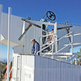 El Observatorio Astronómico estrena telescopio robótico