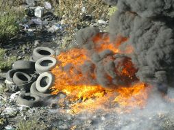 La quema de llantas es un problema recurrente que impacta en la salud de los ciudadanos. EL INFORMADOR / ARCHIVO