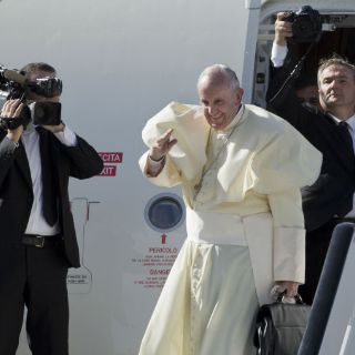 El Papa deja Kenia y arriba a Uganda