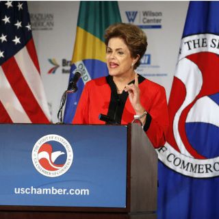 Dilma Rousseff cancela viajes a Asia por crisis brasileña