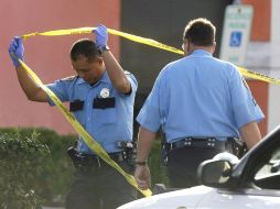 La policía le pide a la gente a través de Twitter que se aleje del sitio de un ''tirador activo'' porque no es seguro. AP / ARCHIVO