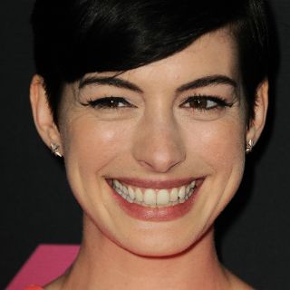 Medios reportan embarazo de Anne Hathaway