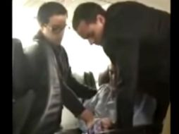 El video no ofrece más información sobre la fecha exacta o el vuelo en el que viajaba Díaz Ordaz. YOUTUBE / ejeCentraltv