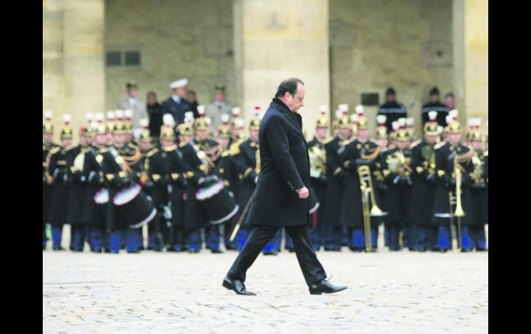 François Hollande prometió responder a los terroristas con asistencia a conciertos y a los estadios de futbol. AFP /