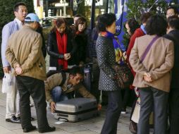 El sismo se registró esta mañana, y como medida preventiva los ciudadanos abandonaron casas y edificios. EFE / K. Mayama