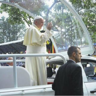 El Papa critica la cultura consumista
