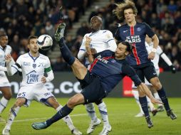 El París Saint-Germain, de Zlatan Ibrahimovic, se encuentra instalado en la cima de la tabla. EFE / Y. Valat