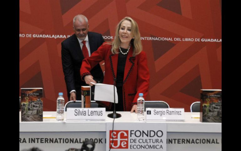 Silvia Lemus reveló en el homenaje que la escritura de Fuentes ese año se desarrolló cerca de Notre Dame. EFE / U. Ruiz