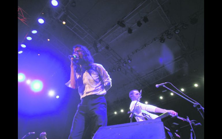 No sólo jóvenes disfrutaron la presentación, muchos padres de familia acudieron con sus hijos al foro. EL INFORMADOR / R. Tamayo