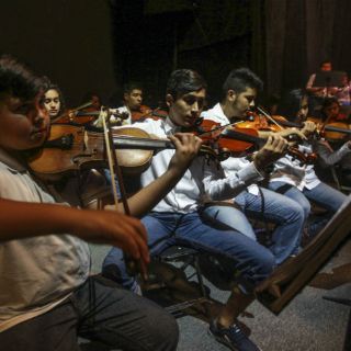 Con bombo y platillos suena Inglaterra en FIL Niños