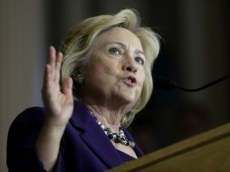 'Para construir una economía fuerte, debemos empezar por construir una fuerte infraestructura hoy', afirma Clinton. AP / S. Senne