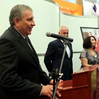 Aplausos para la defensora de los escritores