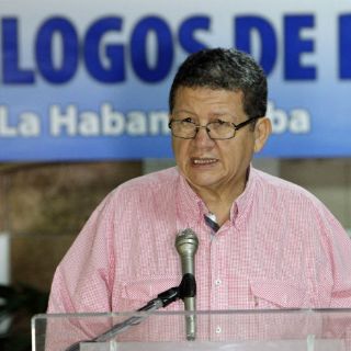 'Imposible' ven las FARC pasar a legalidad por paramilitarismo