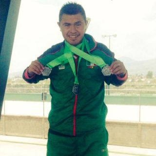 Tamaulipecos reciben como ídolo a deportista con Down