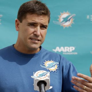 Delfines de Miami despiden a su coordinador defensivo