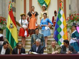 La cuenca es un baile de parejas en el que los danzarines portan un pañuelo blanco en la mano derecha. EFE /
