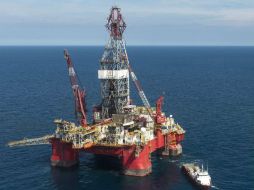En octubre, los recursos petroleros tuvieron un desplome en términos reales de 48.5 por ciento. AFP / ARCHIVO