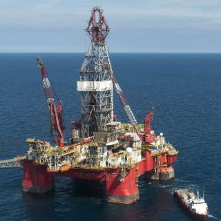 Desplome de recursos petroleros tiran ingresos presupuestarios