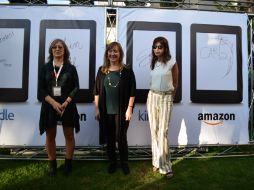 Las autoras Sofía Segovia, Robin Hobb y Carla Guelfenbein realizaron una firma simbólica para promover la modalidad. EL INFORMADOR / S. del Real