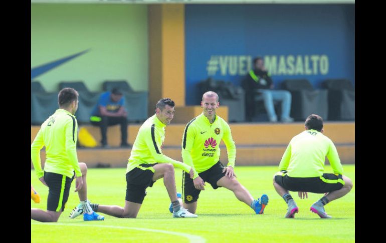 Rubens Sambueza (izquierda) con Darío Benedetto, ambos argentinos naturalizados mexicanos. MEXSPORT /