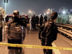 Las operaciones siguen, y agentes registran siete viviendas en Luton. AP / C. Erdogan