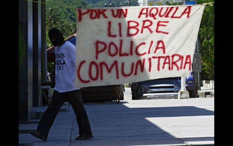 Policía comunitaria y habitantes del lugar han bloqueado carreteras de la zona. AFP / ARCHIVO